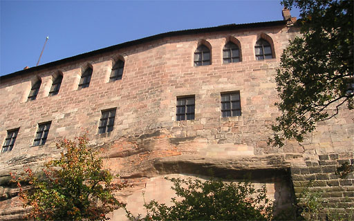 Burg, Palas-Südwand