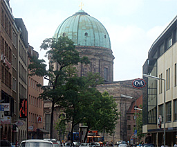 Dr.-Kurt-Schumacher-Straße mit St. Elisabeth-Kirche