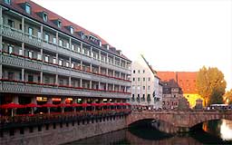 Galeriebauten zwischen Fleisch- und Museumsbrücke