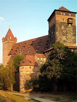 Kaiserstallung mit Streichwehr