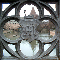 Blick durch die Maxbrücke