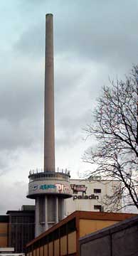 Kamin mit Wasserbehälter