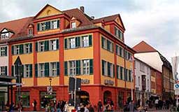 Renoviertes Richthaus am Hugenottenplatz