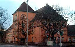 Schulhaus Oedenberger Str.