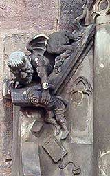 Neugotisches "Teufelsbrünnlein" an der Lorenzkirche